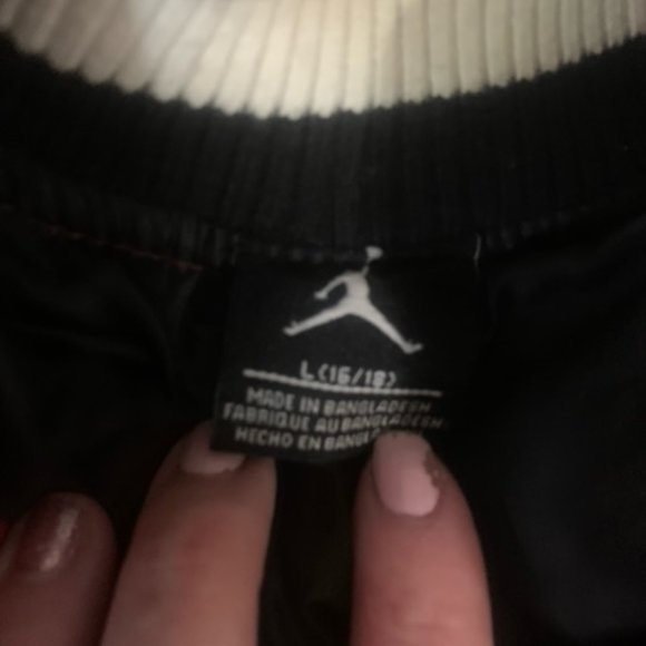 Red and black Jordan bomber jacket - Picture 3 of 6